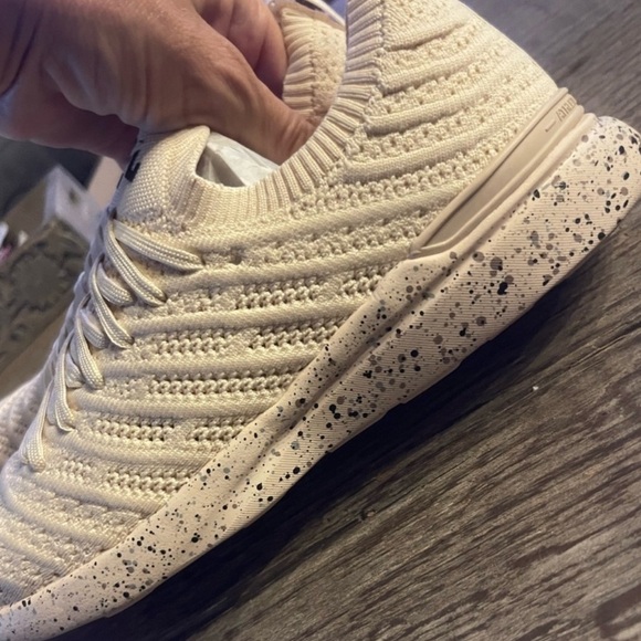 APL Techloom Wave Sneakers in Warm Silk/Black/Speckle. - Picture 11 of 13